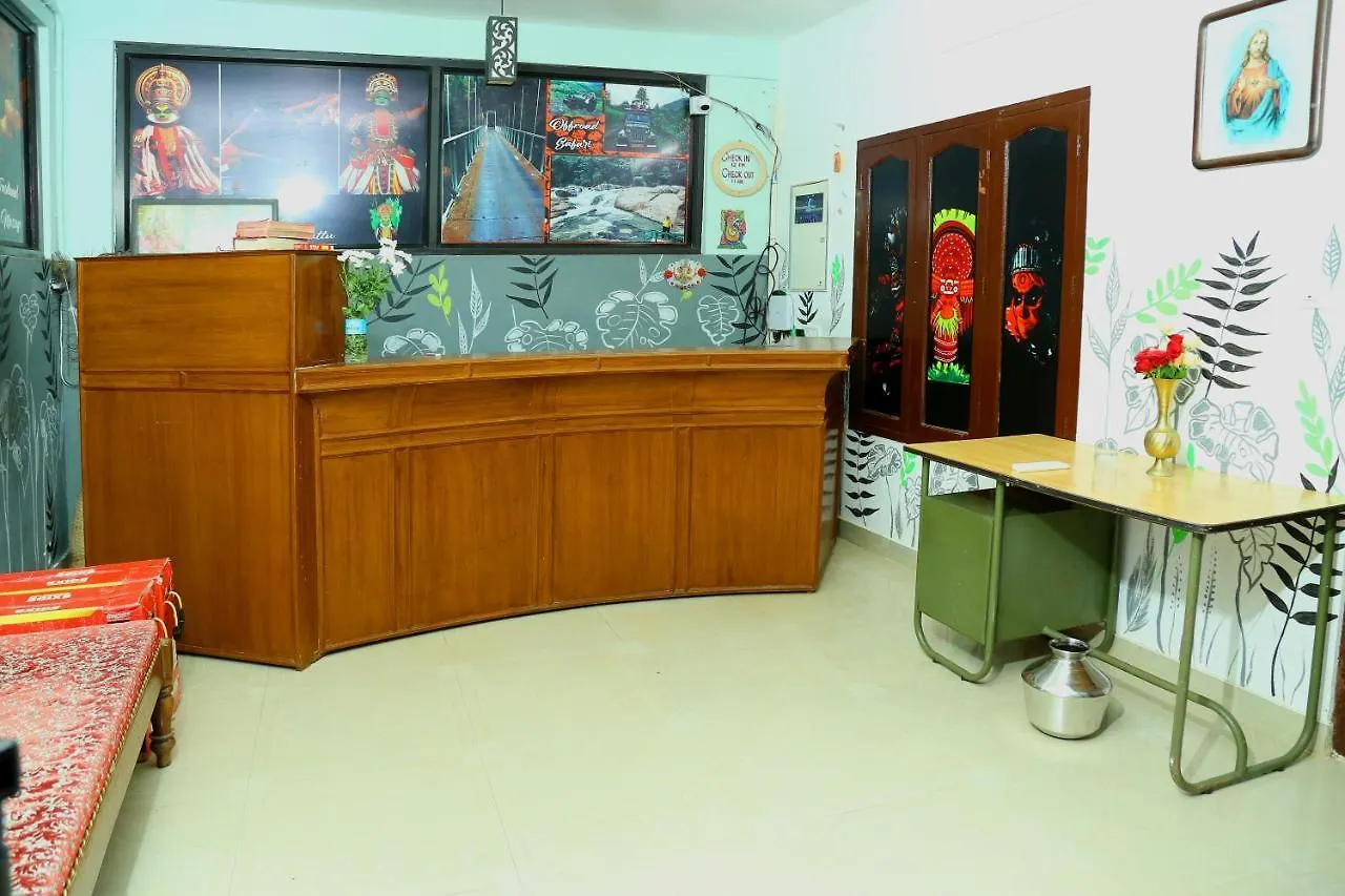 Green Magic Riverside Resort 무나르